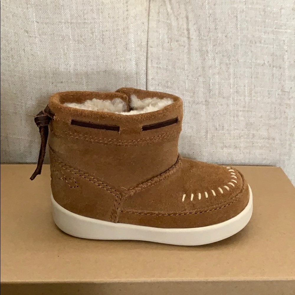 Infant Ugg Cali Moc 4/5 Perfect Condition - Picture 2 of 6